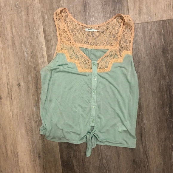 Tie front button tank - Picture 1 of 5